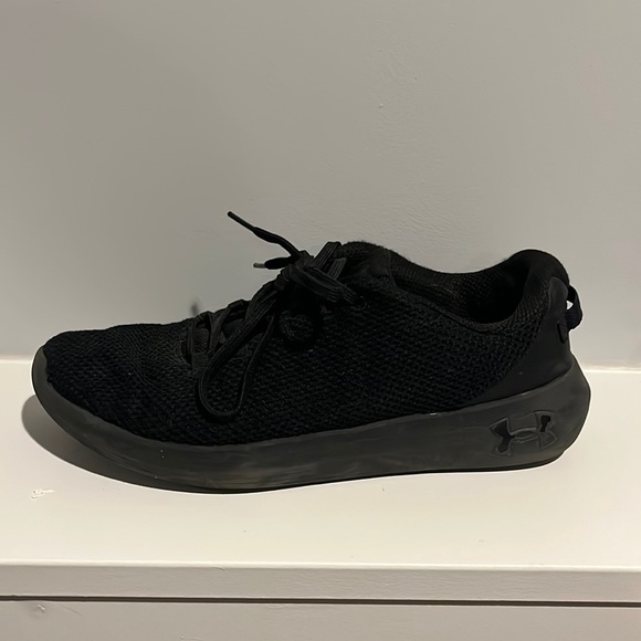 Under Armour Black Shoe - Picture 1 of 6